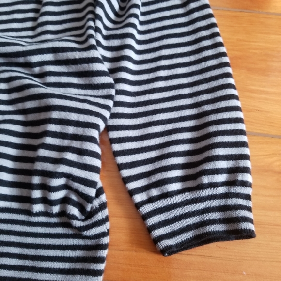 Tracy M. Cardigan. Size Large - Picture 11 of 11